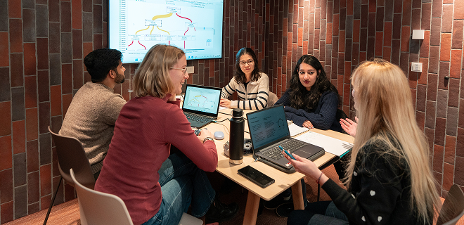 Familiäre Atmosphäre<br>& moderner Campus